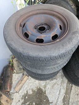 Plechové disky 4x108 + zimné pneu 195/65r15
