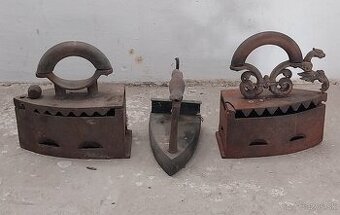 Starožitné kovové žehličky