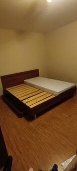 Manželská posteľ 180x200 cm