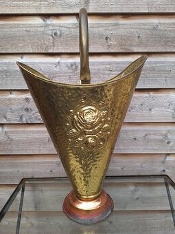 Starožitná mosadzná nádoba na uhlie/drevo – motív Ruža – 50