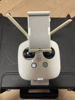 Ovládač k dronu DJI Phantom 4 Pro