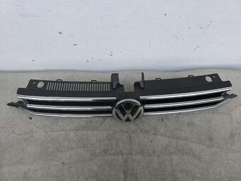 VW Touran 2015- maska so znakom pod radar