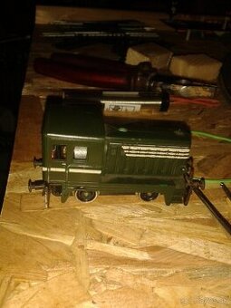 Modelovy vlačik HO lokotraktor