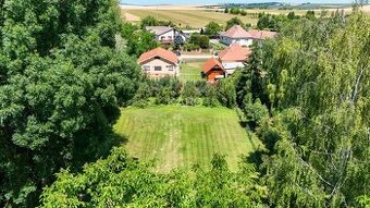 Rodinný dom s krásnym 18 á pozemkom ( stavebným) - Nové Sady