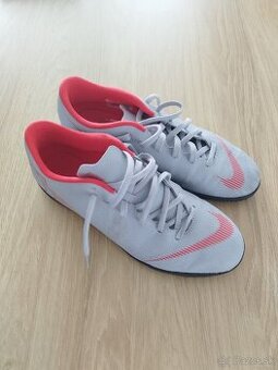 Halovky Nike