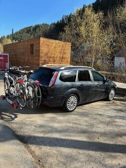 Nosič bicyklov na ťažné zariadenie