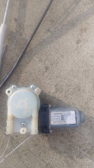 Renault Megane II. 2006-2008 motorček okn a8200075940