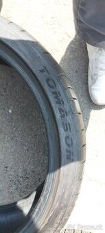 Predam letne pneu 2x 235/35R19 Tomason