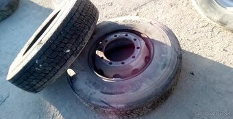 Autobus Karosa kolesá Firestone 295/80 R22,5