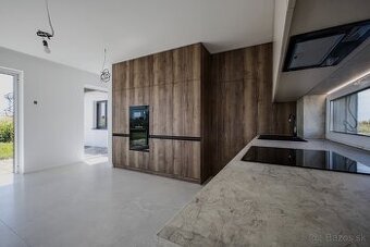DOKONČENÁ 4 izbová NOVOSTAVBA rodinného domu 121 m2, Zeleneč