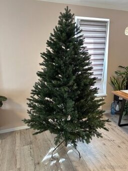 Umelý vianočný stromček