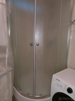 predam  dvere na sprchovy kut