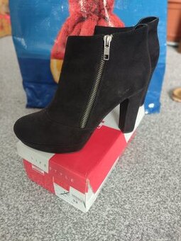 čierne čižmičky na vysoko, opätku a  platforme