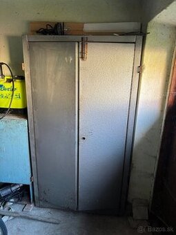 Plechová skriňa