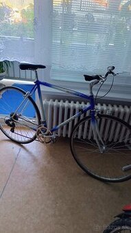 Starší cestný bicykel