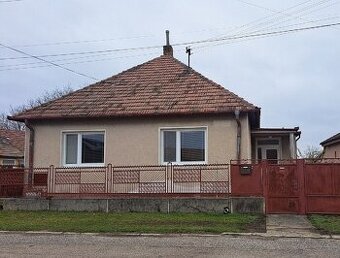 Exkluzívne predáme 4 izbový, rodinný dom v Bánove