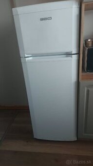 beko chladnička s mrazničkou hore