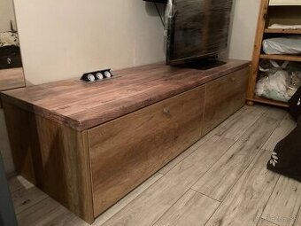Komoda pod TV