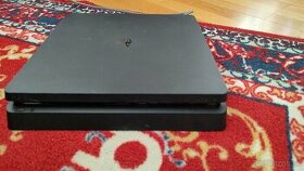 PlayStation 4 Slim 500GB . 3 ovladace. 4hry - 1
