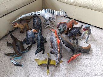 Dinosaurus,cca 80 cm+dinosaury