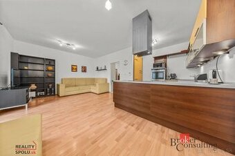 PREDAJ: 3-izb.byt, balkón, lodžia, garáž, novostavba