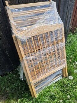 Predam drevenú postieľku a policku - 1