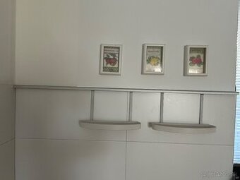 Ikea Asker lista 124cm a 67,5cm dlhá/ 2xpolica/1xdrziak