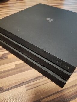 🎮PS4 Pro 1TB – Skvelý stav + ovládač – 140 € (Martin)