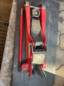 Predám hydraulický zdvihák pod auto  (jašterica)