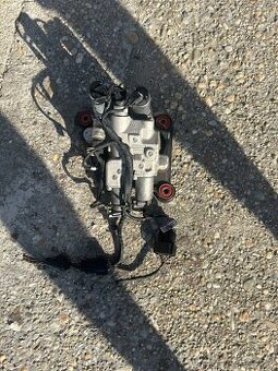 Rozdeľovač aktívneho stabilizátora a riadenia BMW f10