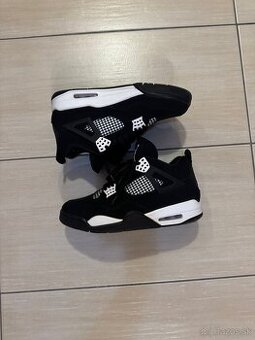 Jordan 4 white thunder