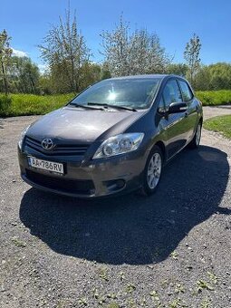 Predám toyotu auris