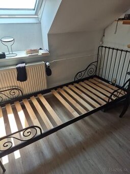 Kovova posteľ Ikea