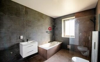 NA PREDAJ – KOMPLETNE ZREKONŠTRUOVANÝ RODINNÝ DOM, LOŽÍN (15