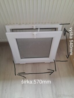 Predám sklopné plastové okno-rozmer rámu 540mmx570mm