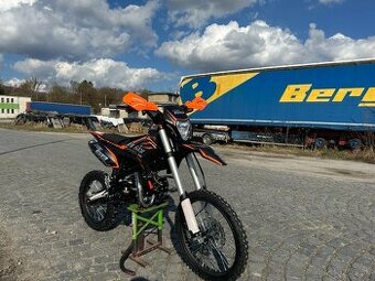 Predám čisto nový nejazdený Pitbike ASIX XB68 140CM3 + El. š