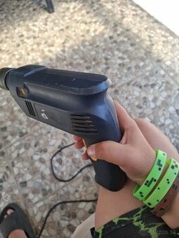 Vŕtačka na 500 watt -funkčná
