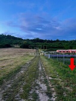 Rovinatý stavebný pozemok v Jasenici