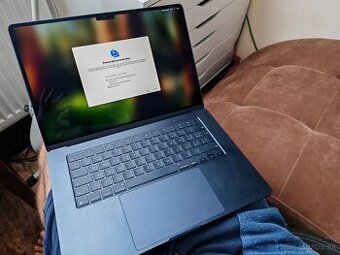 Macbook air M2 15 512Gb/16Gb čierny