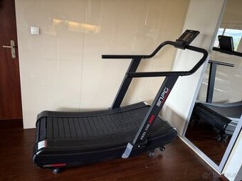 Bezmotorový bežecký pás