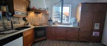 Krásná borovicová llinka se spotřebiči, 5099