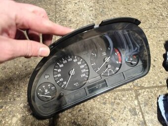 BMW budíky 110008735