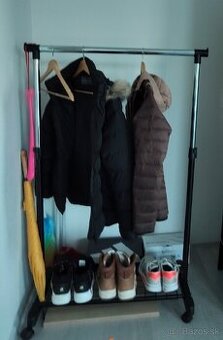 Predám posuvný stojan. Kontaktujte ma mailom