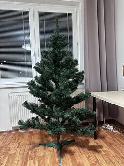 Vianocny stromcek 180 cm vratane ozdob a svetiel