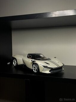 Bburago Ferrari SP3 Daytona 1:18