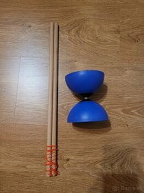 Hračka diabolo s paličkami