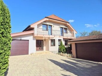 MODERRNÝ 4i RD, ZÁHRADA (600 m2), TERASA, PARKING, ulica Nov