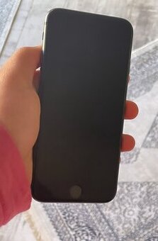 Predám iPhone 8