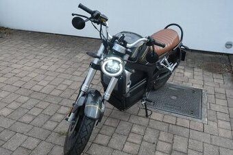 HORWIN CR6 je elektrická mestská motorka v mestskom prostred