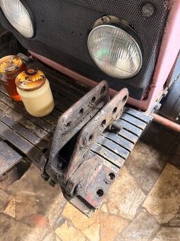 Konzola tretieho bodu Zetor UR1